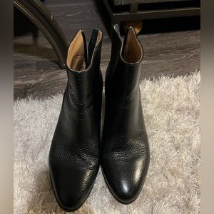 Banana republic size 8 black leather ankle boot